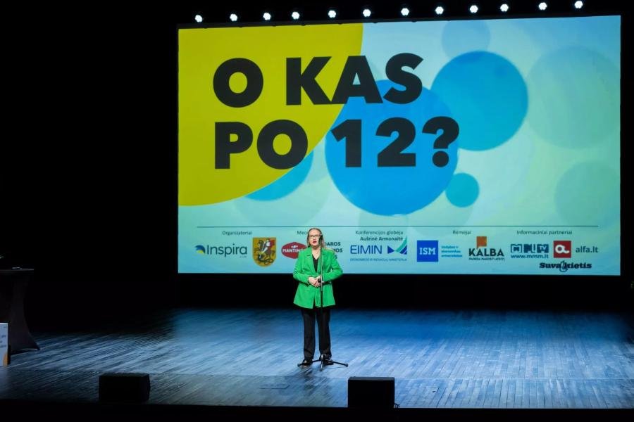 Konferencijos „O kas po 12?“ scena Marijampolės kultūros centre